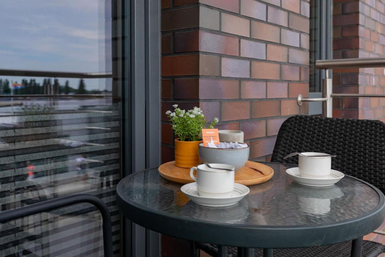 Przestronny Apartament Z Balkonem - Przy Porcie - Swinoujscie By Noclegi Renters Kültér fotó